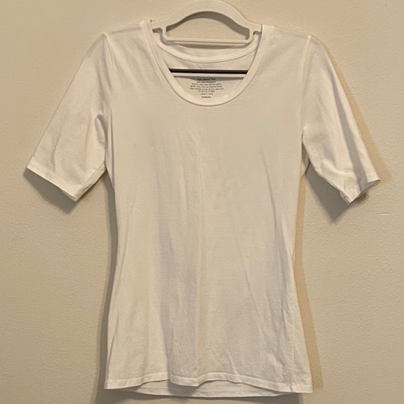 🌼4 for $20!🌼Women’s White Fitted Tee, Size Medium - Picture 1 of 5